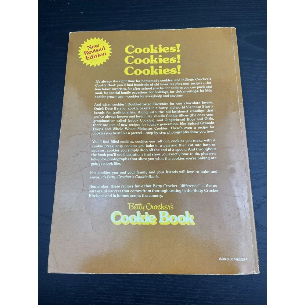 Betty Crockers Cookie Book Paperback Vintage Baking Recipes ACCEPTABLE